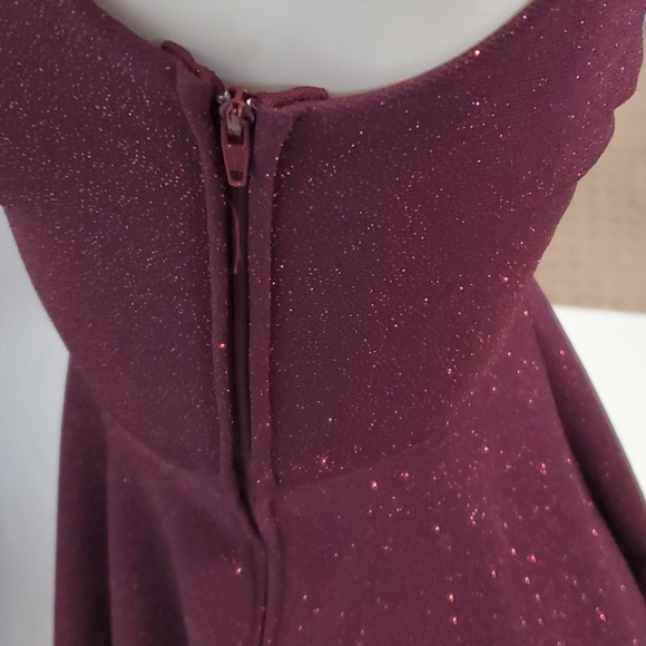 B. Darlin V neck Mini Dress with criss cross back - Picture 4 of 5